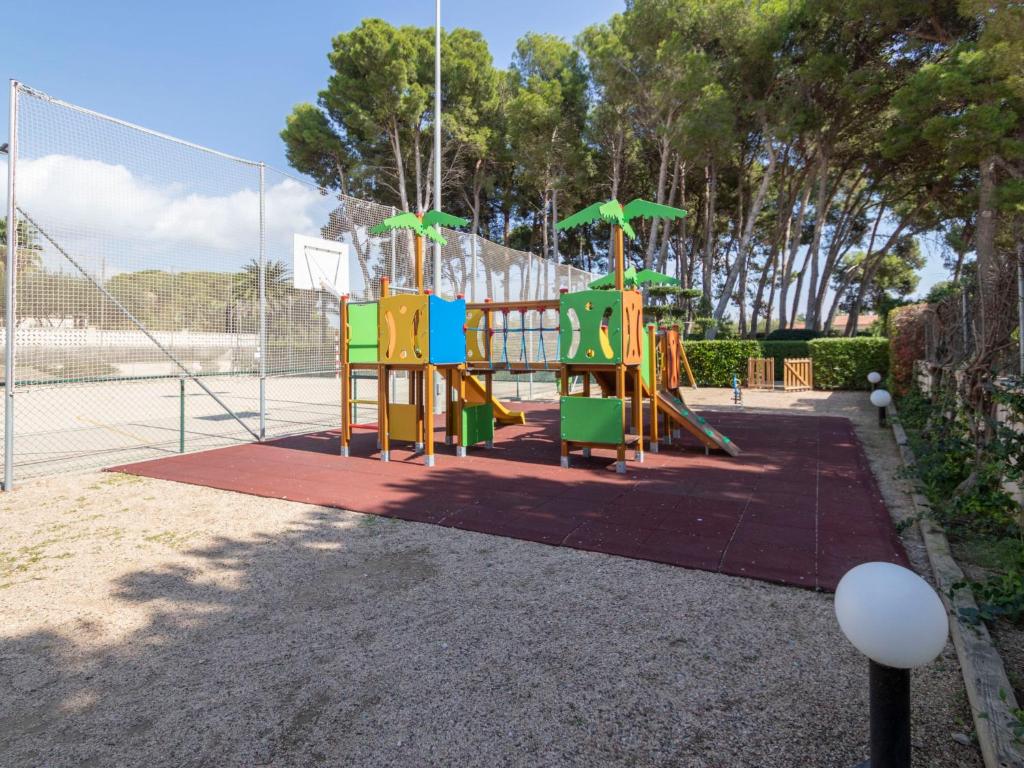 Detský kútik v ubytovaní Holiday Home Sol Cambrils Park-6 by Interhome