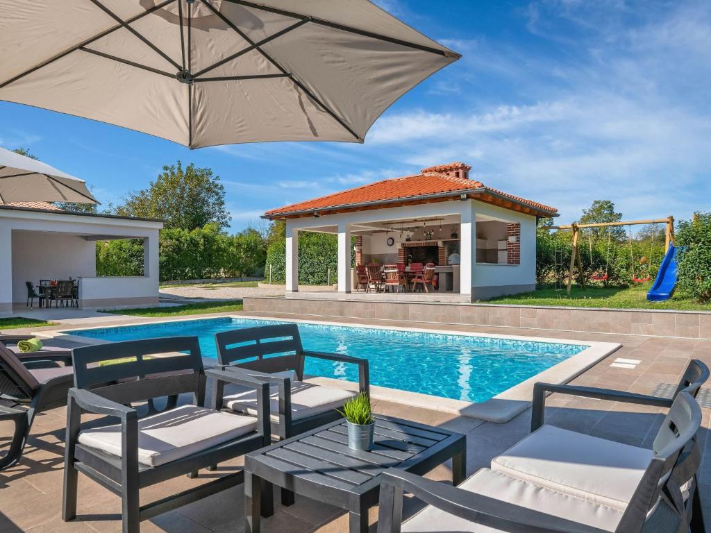 Bazén v ubytování Holiday Home Casetta Filip by Interhome nebo v jeho okolí
