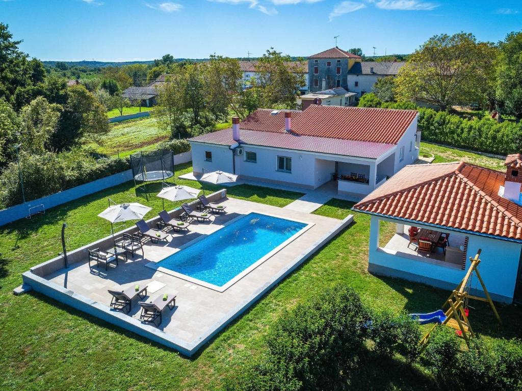 Bazén v ubytování Holiday Home Casetta Filip by Interhome nebo v jeho okolí