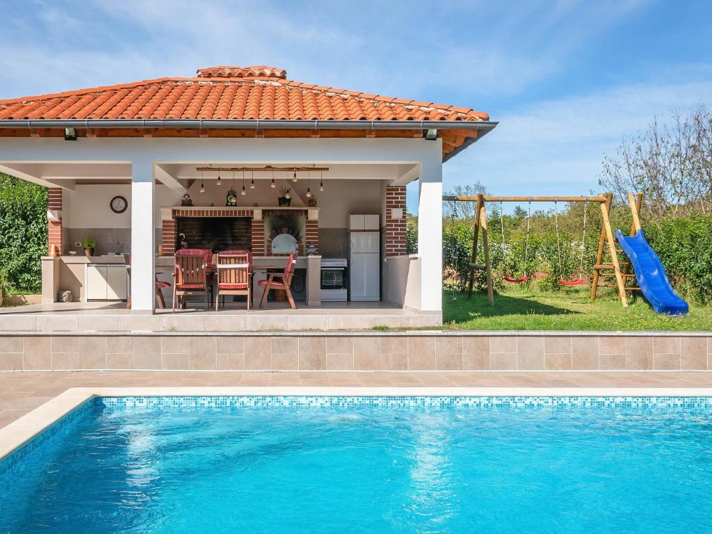 Bazén v ubytování Holiday Home Casetta Filip by Interhome nebo v jeho okolí