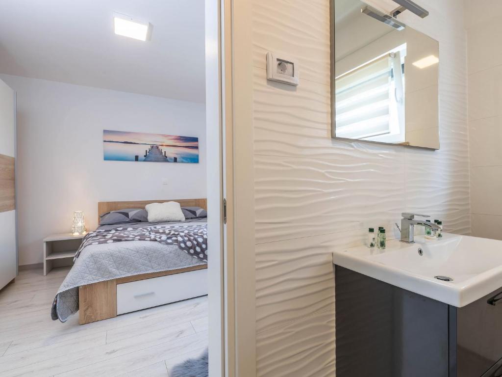 Postel nebo postele na pokoji v ubytování Holiday Home Casetta Filip by Interhome