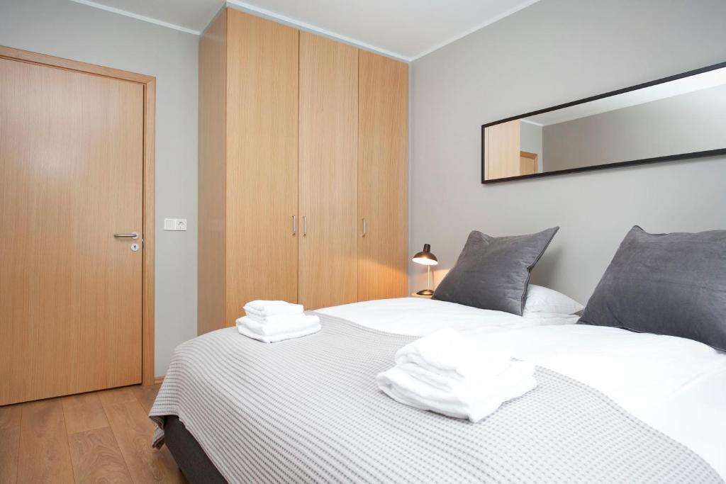 Postel nebo postele na pokoji v ubytování Tyr Apartments by Heimaleiga