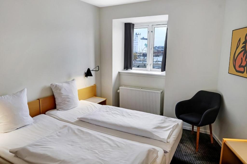 Ένα ή περισσότερα κρεβάτια σε δωμάτιο στο Hotel Garni