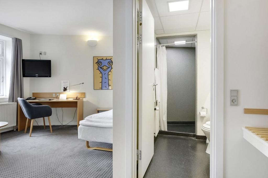 Ένα ή περισσότερα κρεβάτια σε δωμάτιο στο Hotel Garni