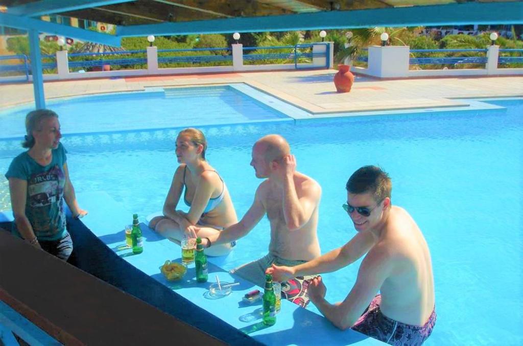 Nápoje v ubytovaní Zorbas Beach Village Hotel
