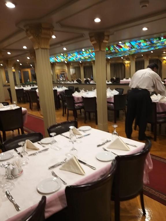 Restaurace v ubytování King Tut I Nile Cruise - Every Monday 4 Nights from Luxor - Every Friday 7 Nights from Aswan