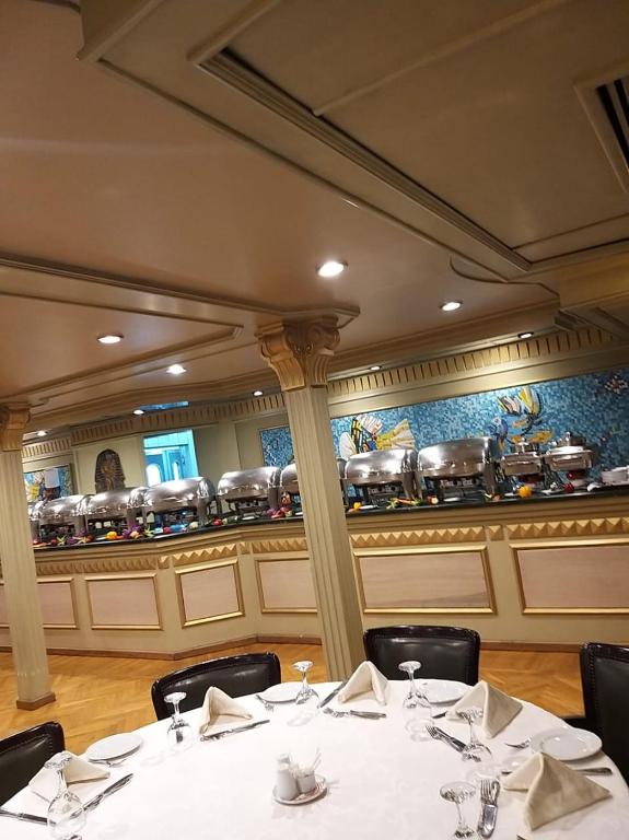 Restaurace v ubytování King Tut I Nile Cruise - Every Monday 4 Nights from Luxor - Every Friday 7 Nights from Aswan