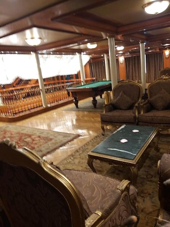 Posezení v ubytování King Tut I Nile Cruise - Every Monday 4 Nights from Luxor - Every Friday 7 Nights from Aswan