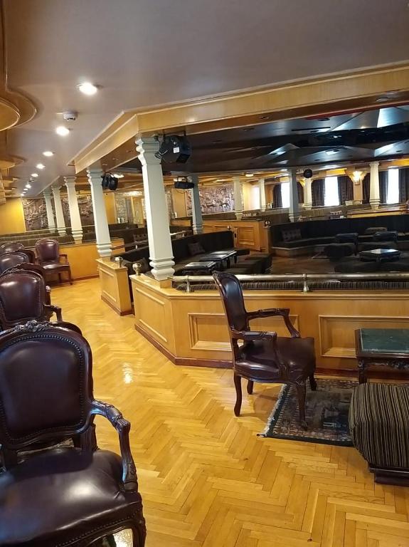 Posezení v ubytování King Tut I Nile Cruise - Every Monday 4 Nights from Luxor - Every Friday 7 Nights from Aswan