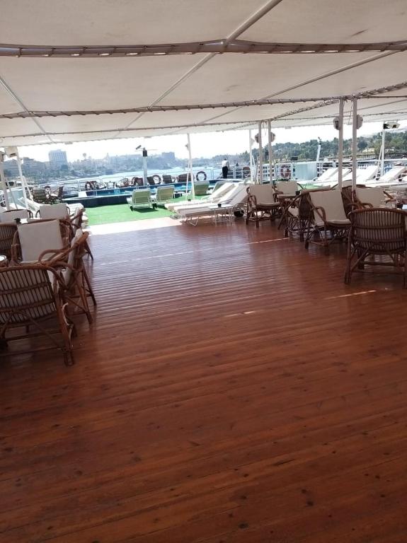 Restaurace v ubytování King Tut I Nile Cruise - Every Monday 4 Nights from Luxor - Every Friday 7 Nights from Aswan