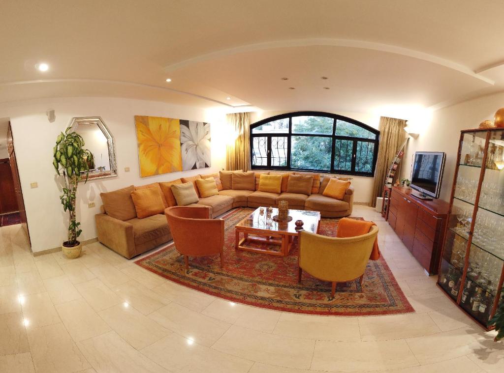 Unique Penthouse With a Gorgeous Roof Top, Ιερουσαλήμ - Penthouse Apartments With Unique Roof Designs