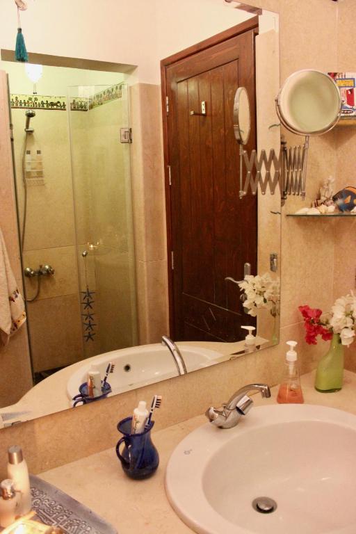 A bathroom at Beit Matta