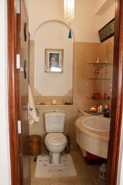 A bathroom at Beit Matta