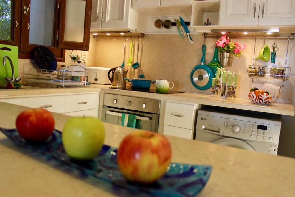 A kitchen or kitchenette at Beit Matta