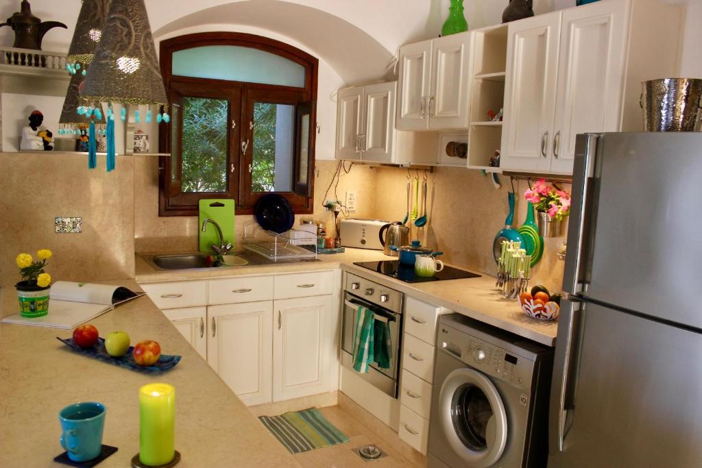 A kitchen or kitchenette at Beit Matta