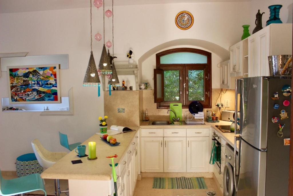 A kitchen or kitchenette at Beit Matta