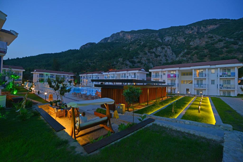 Nespecifikovaný výhled na hory nebo výhled na hory při pohledu z hotelu