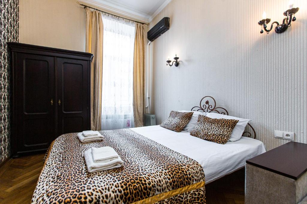 Postel nebo postele na pokoji v ubytování Квартира в оренду на Копеника 12, біля Палацу Потоцьких
