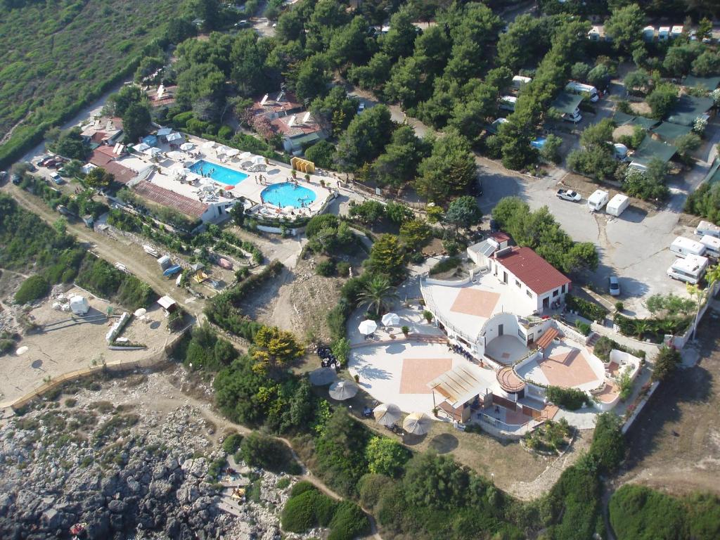 an aerial view of a house with a swimming pool at I giardini di Santomaj in Leporano