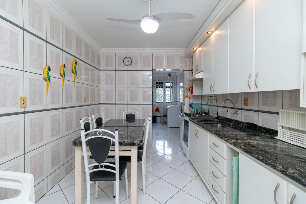  Aluguel Apartamento 3 quartos sendo 1 suíte Bombas/SC