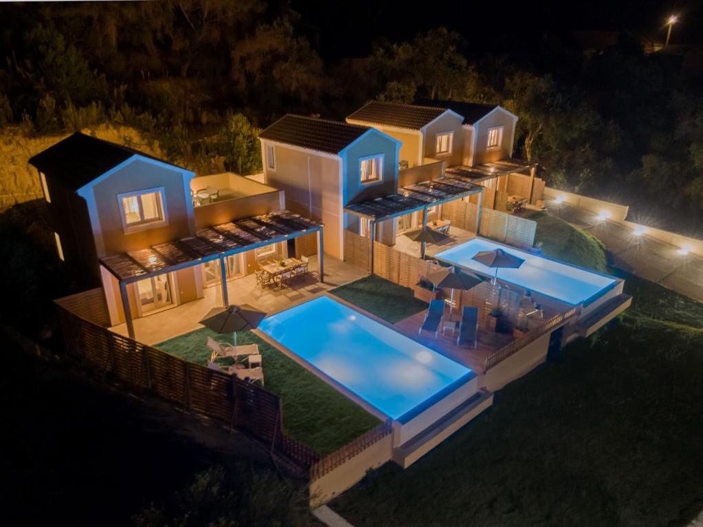 Bazén v ubytování Reiki Villas Erikousa nebo v jeho okolí