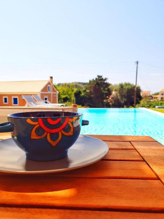Bazén v ubytování Reiki Villas Erikousa nebo v jeho okolí