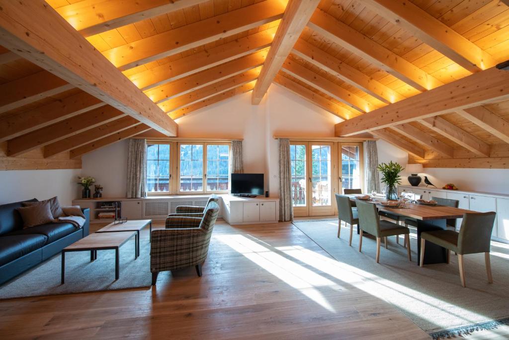 Exclusive Dachwohnung mit herrlicher Aussicht, Klosters-Serneus –  Aktualisierte Preise für 2022