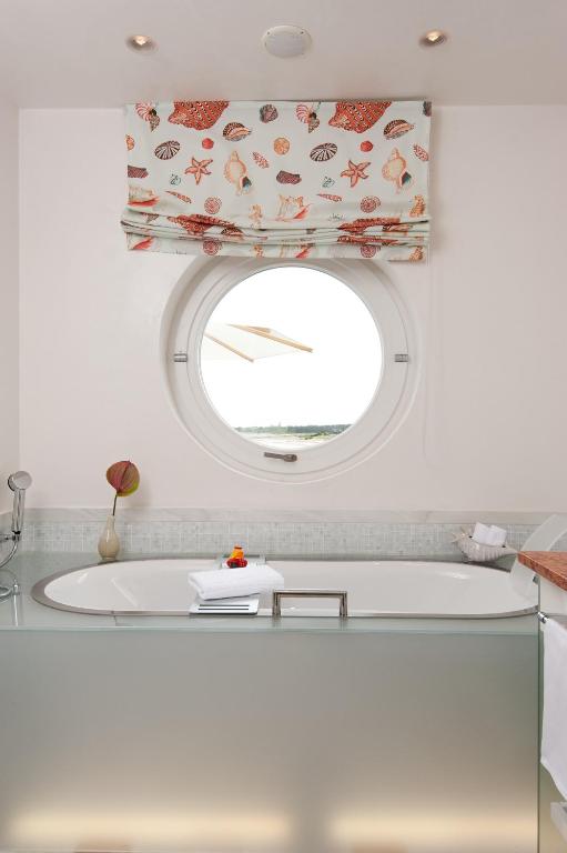 Fotografie z fotogalerie ubytování Hotel Fährhaus v destinaci Munkmarsch