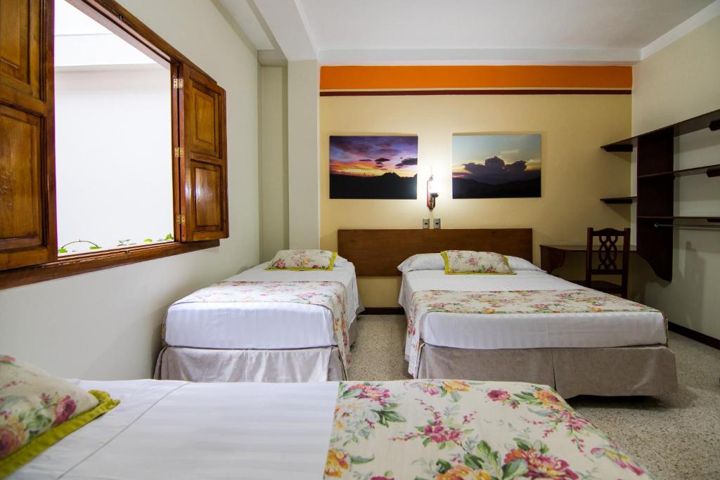 Postel nebo postele na pokoji v ubytování Hotel Valdivia Plaza