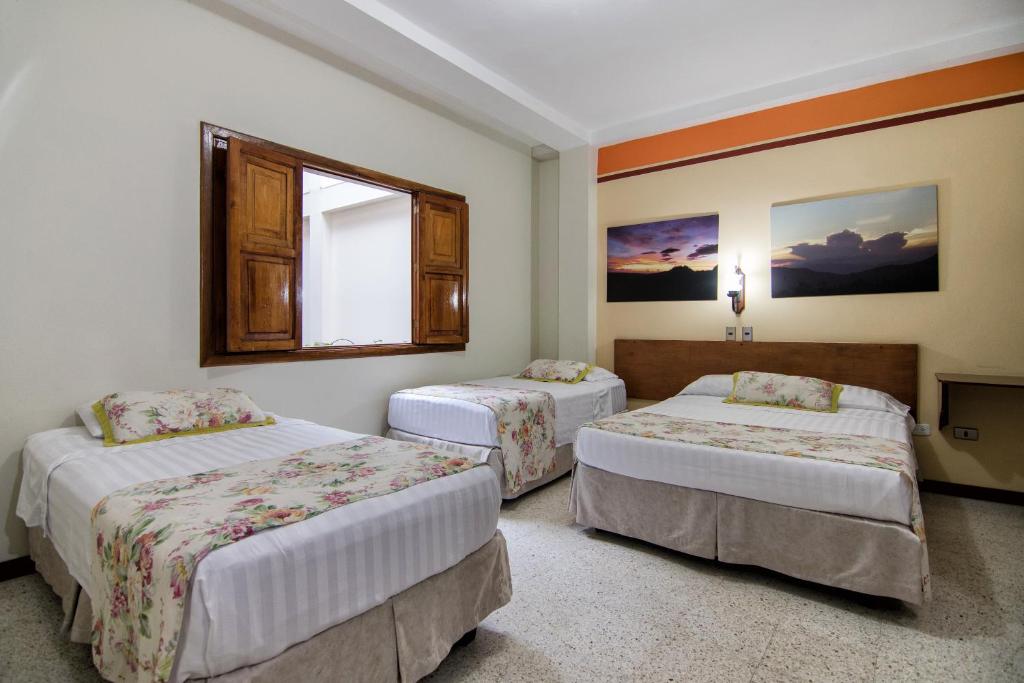 Postel nebo postele na pokoji v ubytování Hotel Valdivia Plaza