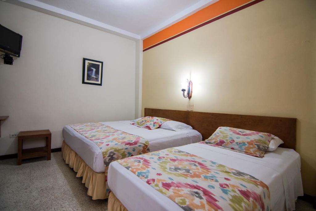 Postel nebo postele na pokoji v ubytování Hotel Valdivia Plaza