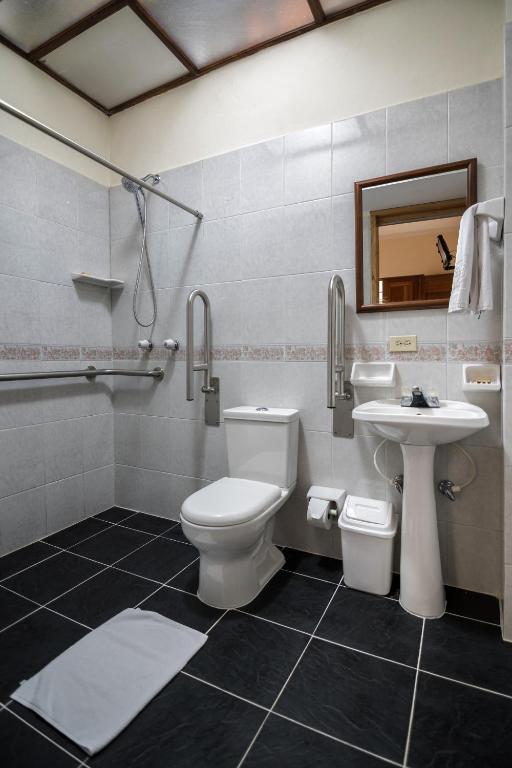 Koupelna v ubytování Hotel Valdivia Plaza