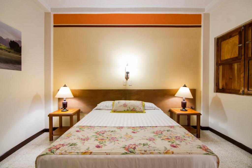 Postel nebo postele na pokoji v ubytování Hotel Valdivia Plaza