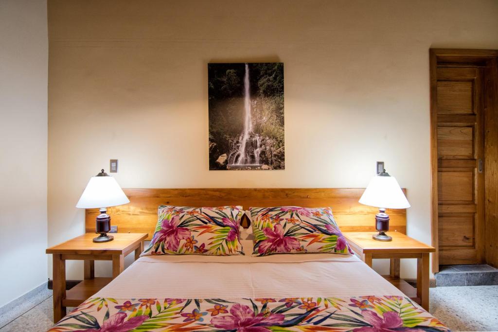 Postel nebo postele na pokoji v ubytování Hotel Valdivia Plaza