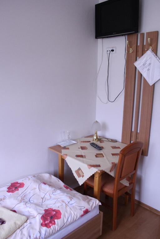 Televízia a/alebo spoločenská miestnosť v ubytovaní Penzión Koras