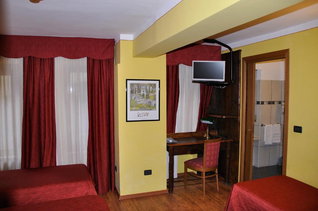 TV a/nebo společenská místnost v ubytování Hotel Sud Ovest