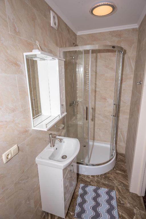 Residence Nesh - Habitación Doble Con Balcón