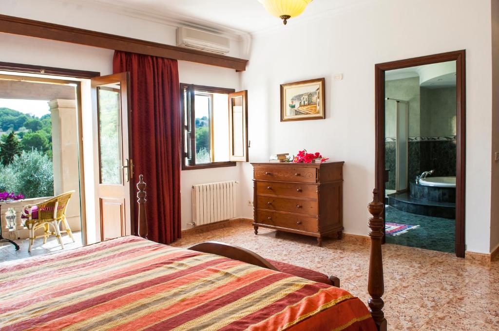 A bed or beds in a room at Finca Aguilas