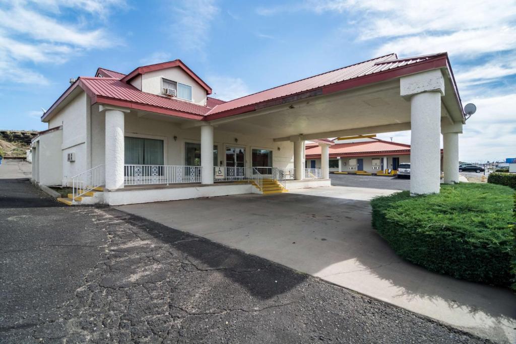 a building with a red roof and a parking lot at Americas Best Value Inn Globe AZ in Globe
