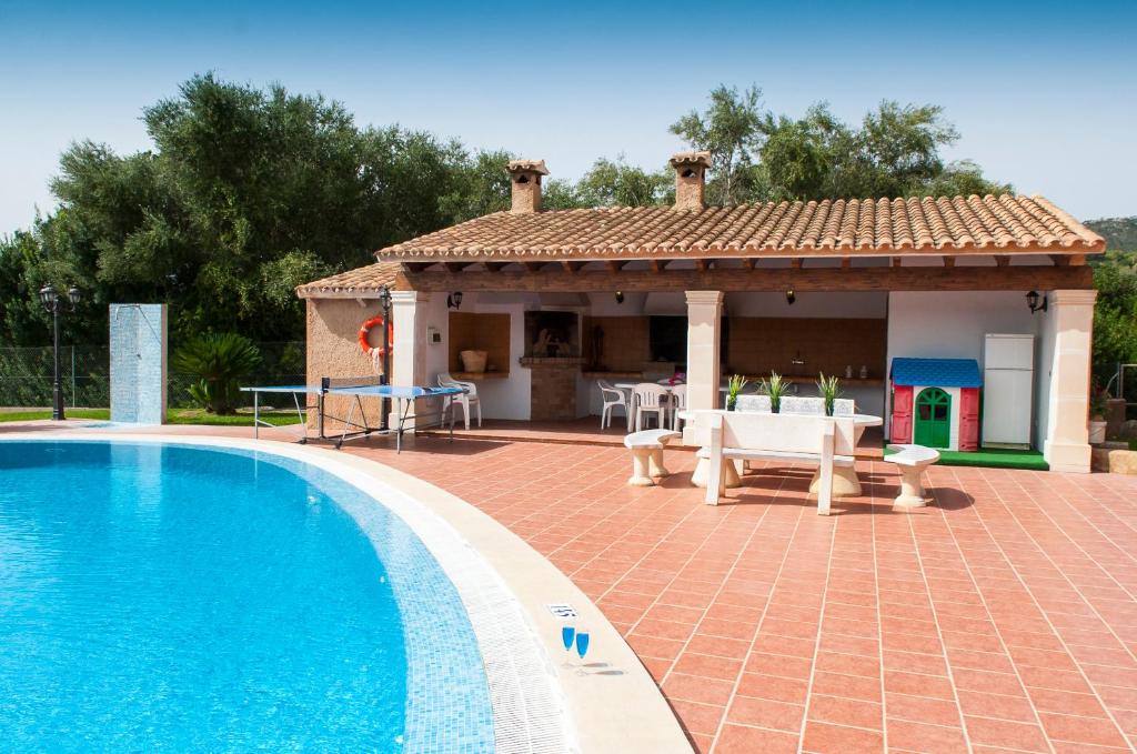 The swimming pool at or close to Finca Aguilas
