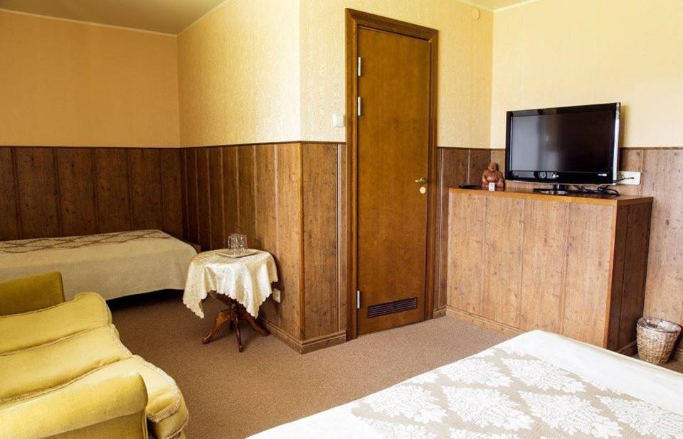 TV a/nebo společenská místnost v ubytování Vahe Guest House