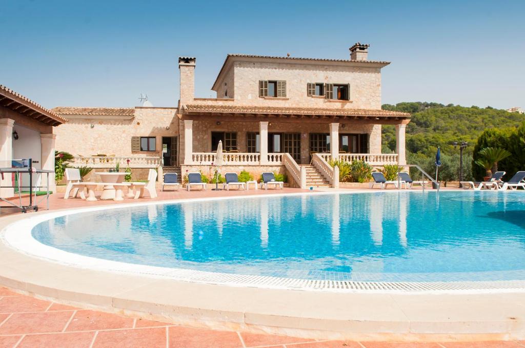 The swimming pool at or close to Finca Aguilas