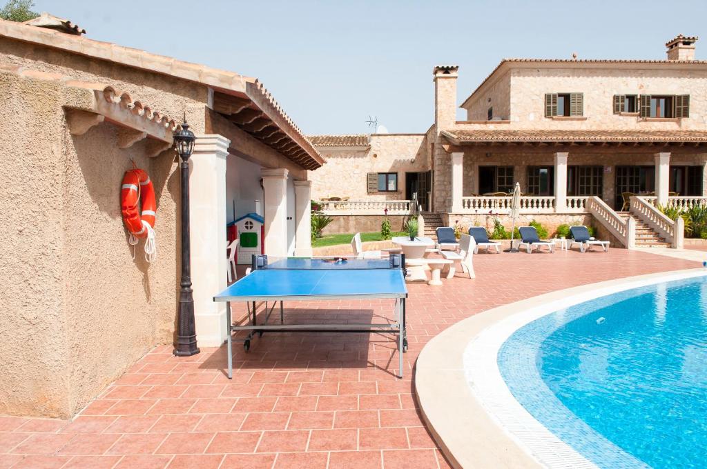 The swimming pool at or close to Finca Aguilas