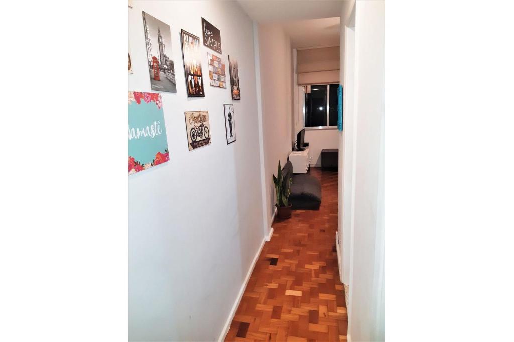  Quarto e sala em rua silenciosa e prédio residencial