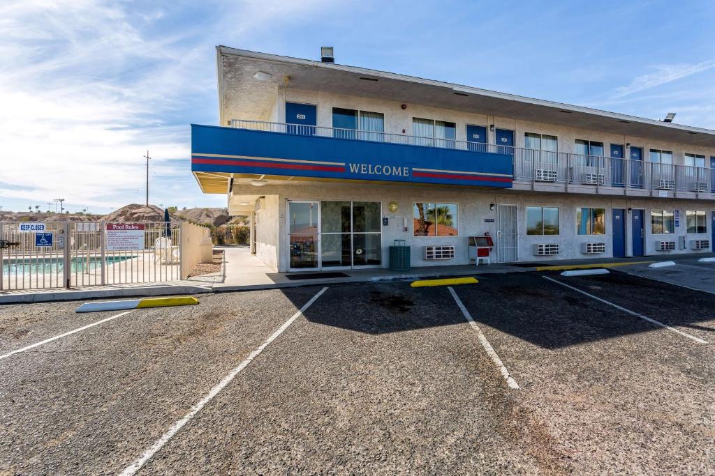 a building in a parking lot in front at Motel 6-Needles, CA in Needles