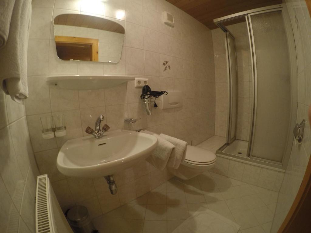 Koupelna v ubytování Haus Weitenstich