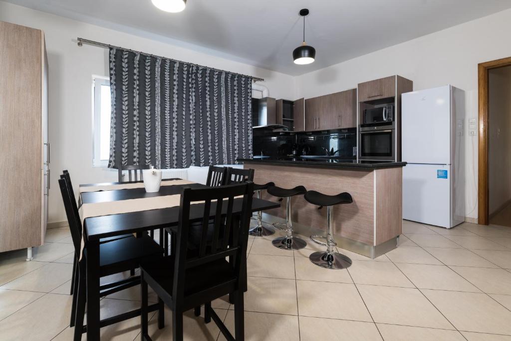 Alexander Apartments Airport - 19