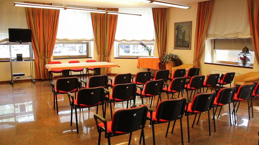 TV a/nebo společenská místnost v ubytování Hotel Bristol