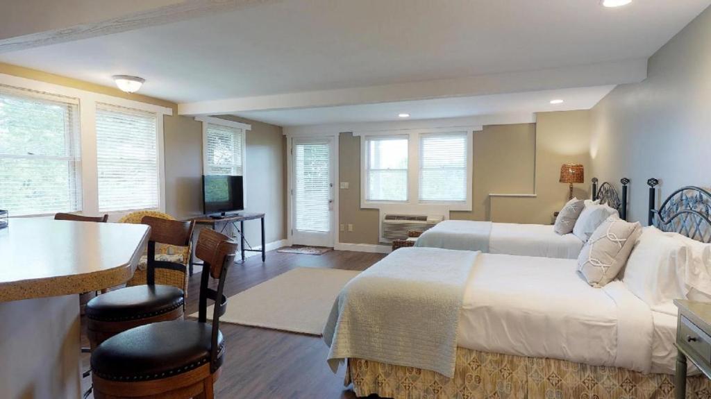Glen Cove Inn & Suites Rockport - Suite Mit Drei Queensize-Betten Und Küche