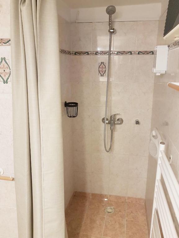 Colourful Apartment in the heart of Athens - 6